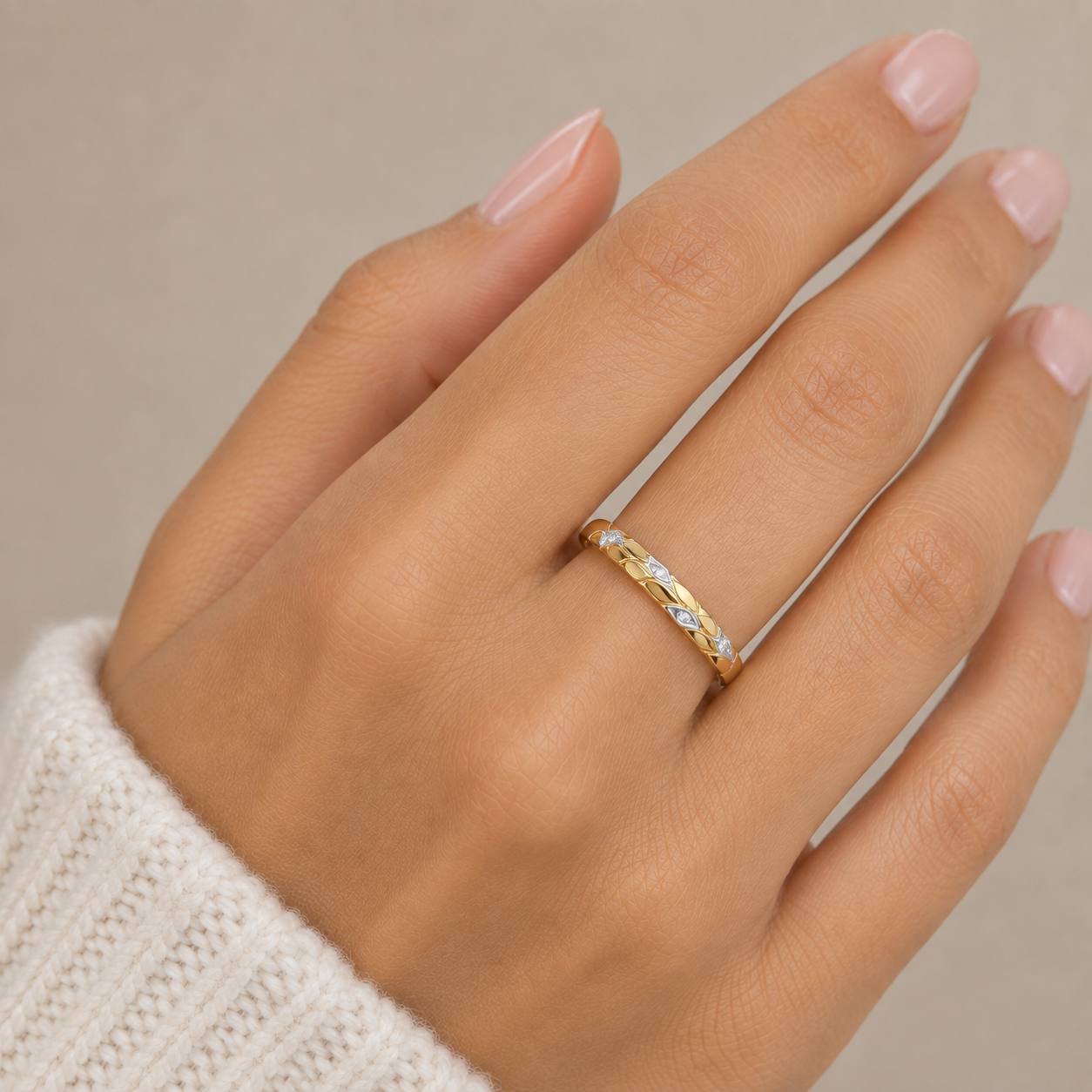 9ct yellow gold diamond leaf pattern ring