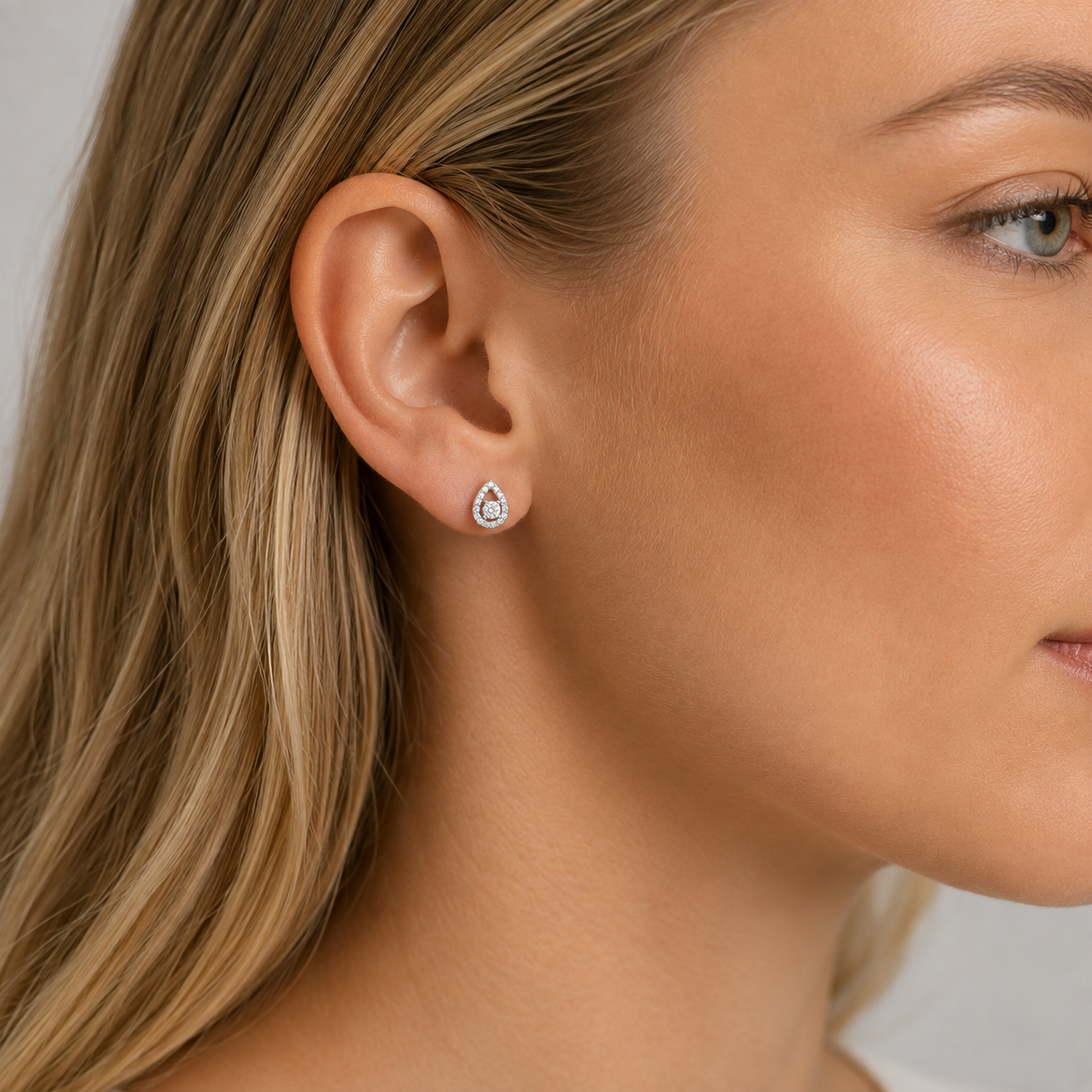 Sterling Silver cubic zirconia pear shaped stud earrings