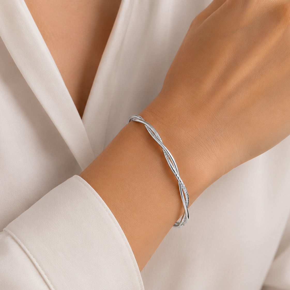 Sterling Silver polished and diamond cut twist bangle
